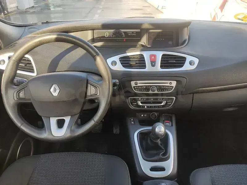 Begagnad Renault Scénic III Expression 105 HK (77 kW) 2009 Grå Minibuss