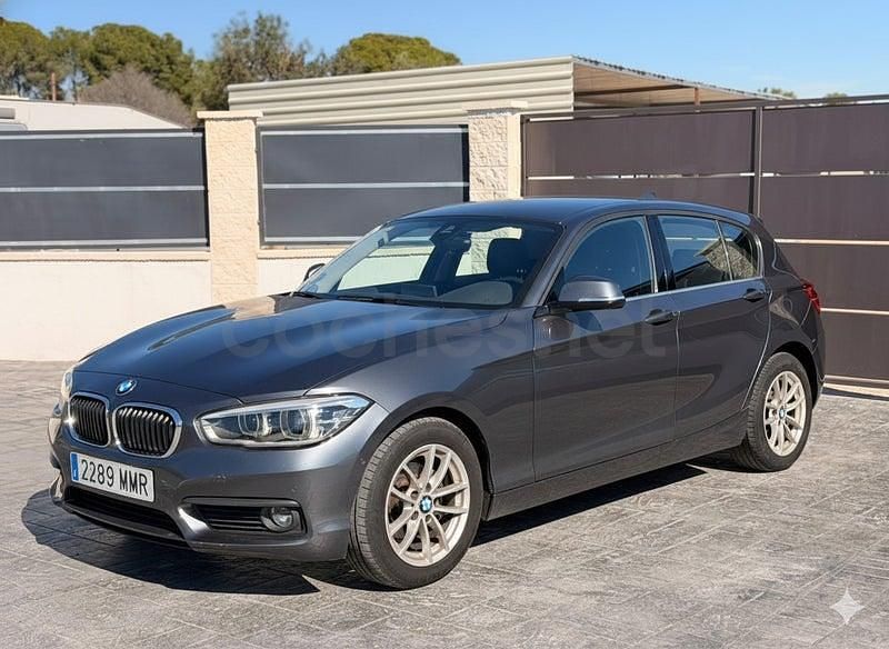 Usado BMW 118 Advantage 136 CV (100 kW) 2018 Gris / plata Utilitario