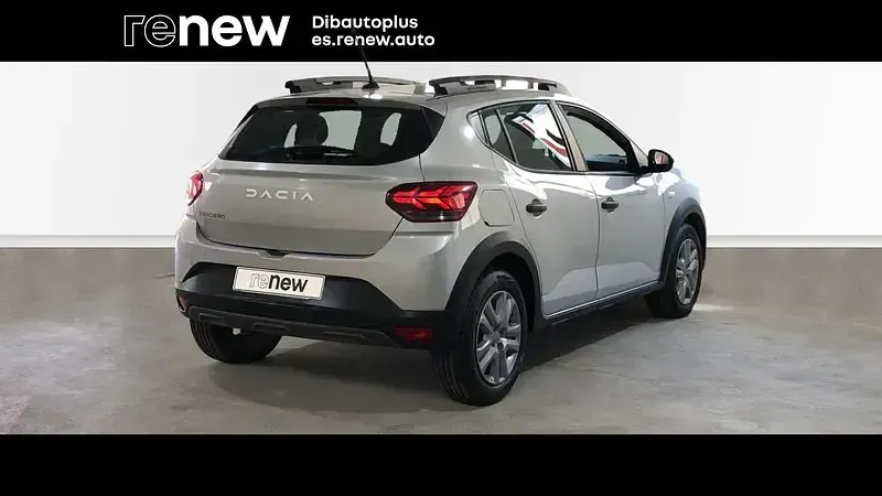 Usado Dacia Sandero Essentiel 91 CV (66 kW) 2023 Gris Berlina