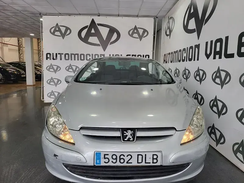 Usado Peugeot 307 CC 110 CV (80 kW) 2005 Gris / plata Descapotable