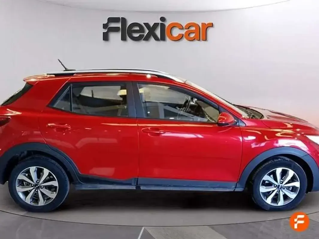 Usado Kia Stonic 101 CV (74 kW) 2022 Burdeos SUV
