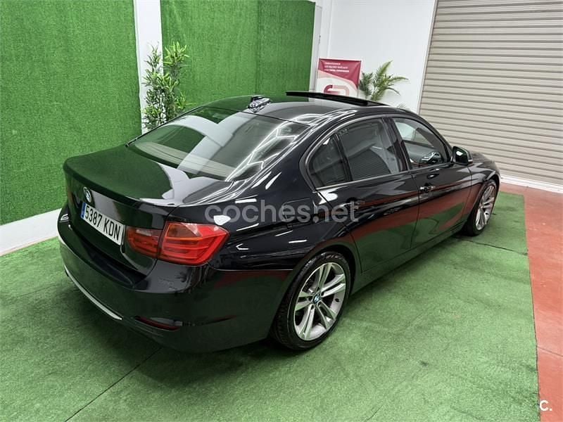 Begagnad BMW 320 Luxury Line 184 HK (135 kW) 2013 Svart Sedan