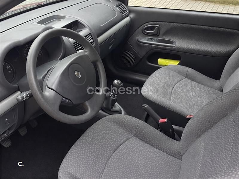 Usado Renault Clio II Campus 75 CV (55 kW) 2007 Granate Berlina