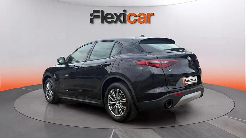 Usado Alfa Romeo Stelvio Sprint 190 CV (139 kW) 2022 Negro SUV