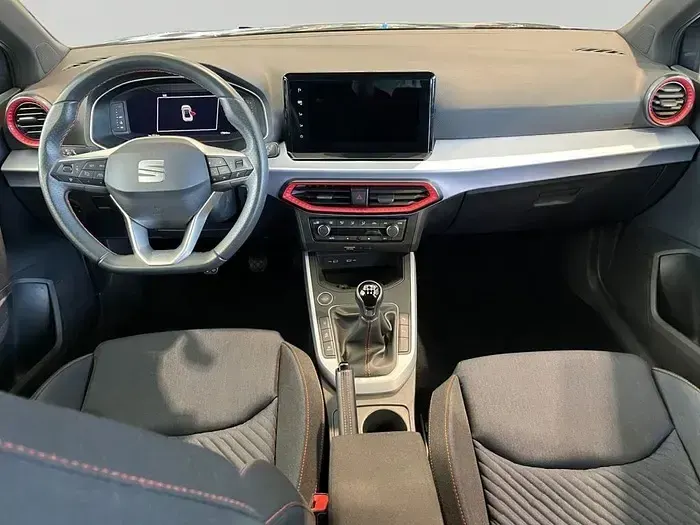 Usado Seat Arona FR 115 CV (84 kW) 2025 Gris SUV