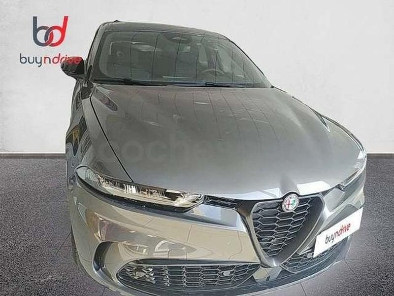 Usado Alfa Romeo Tonale Sprint 130 CV (95 kW) 2023 Gris / plata SUV
