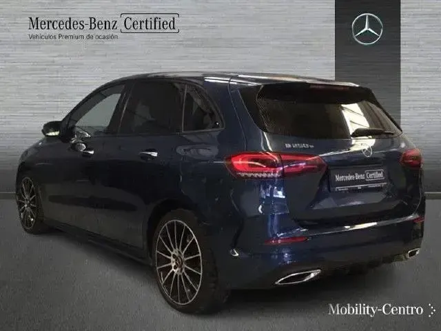 Usado Mercedes B250 160 CV (117 kW) 2021 Azul denim Utilitario