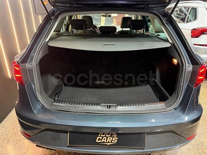 Usado Seat Leon FR 150 CV (110 kW) 2018 Gris / plata Berlina