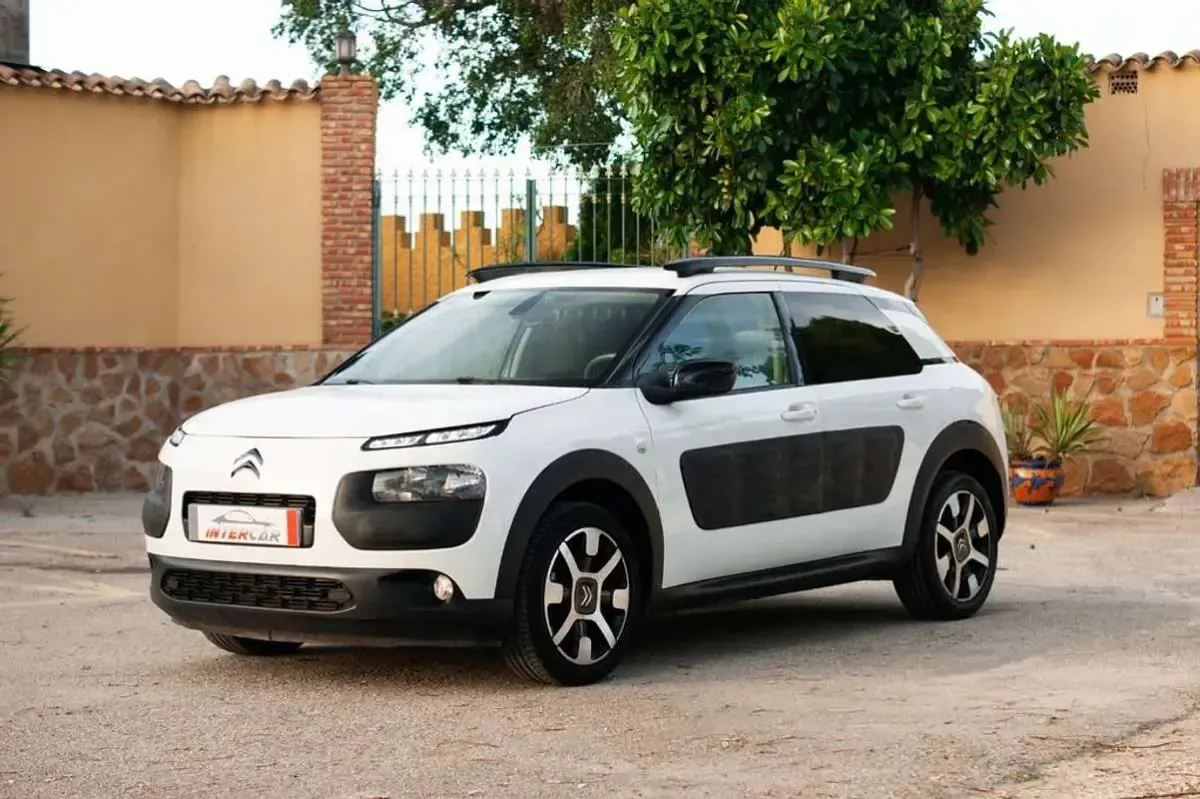 Usado Citroën C4 Cactus Feel 110 CV (80 kW) 2016 Blanco Utilitario