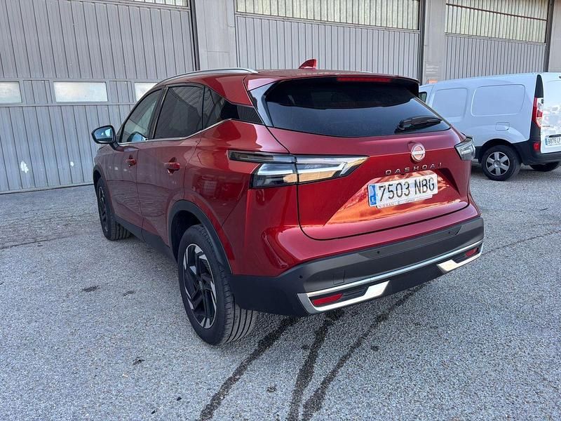 Usado Nissan Qashqai N-Connecta 140 CV (102 kW) 2025 Rojo oscuro SUV