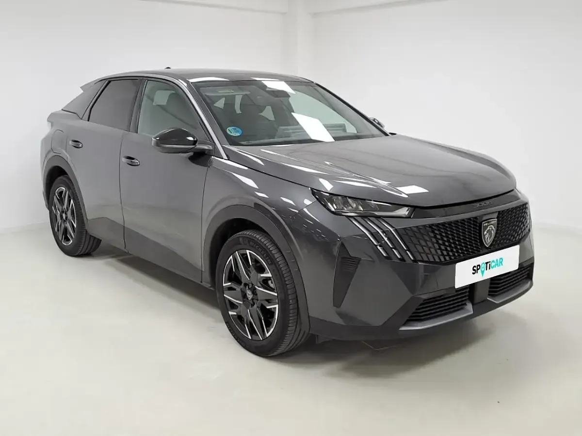 Usado Peugeot 3008 Allure 136 CV (100 kW) 2025 Gris SUV