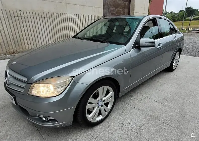 Usado Mercedes C200 Avantgarde 136 CV (100 kW) 2009 Gris / plata Berlina