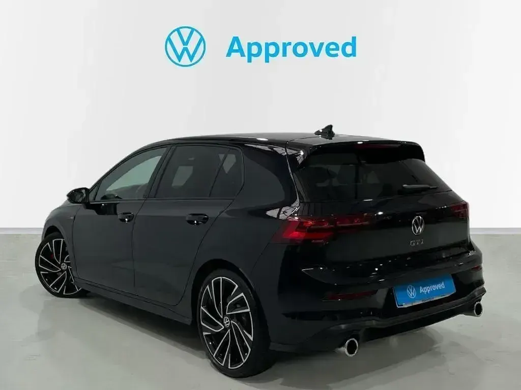 Usado VW Golf VIII GTI 245 CV (180 kW) 2022 Negro Berlina