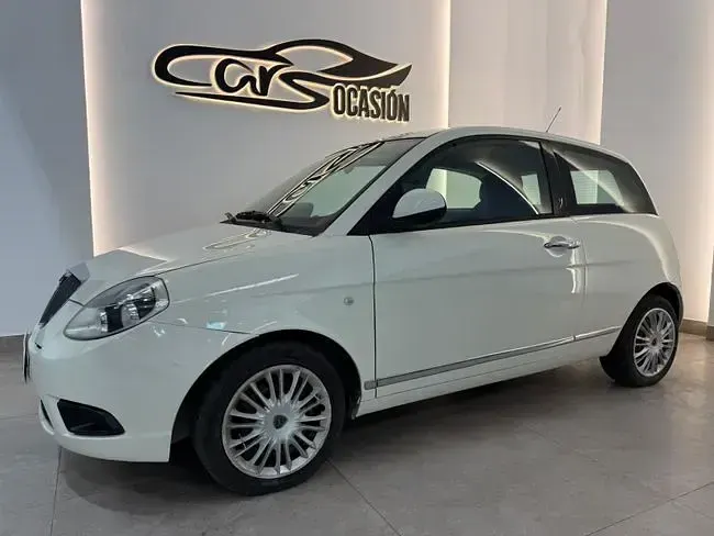 Usado Lancia Ypsilon Silver 69 CV (50 kW) 2011 Blanco Utilitario