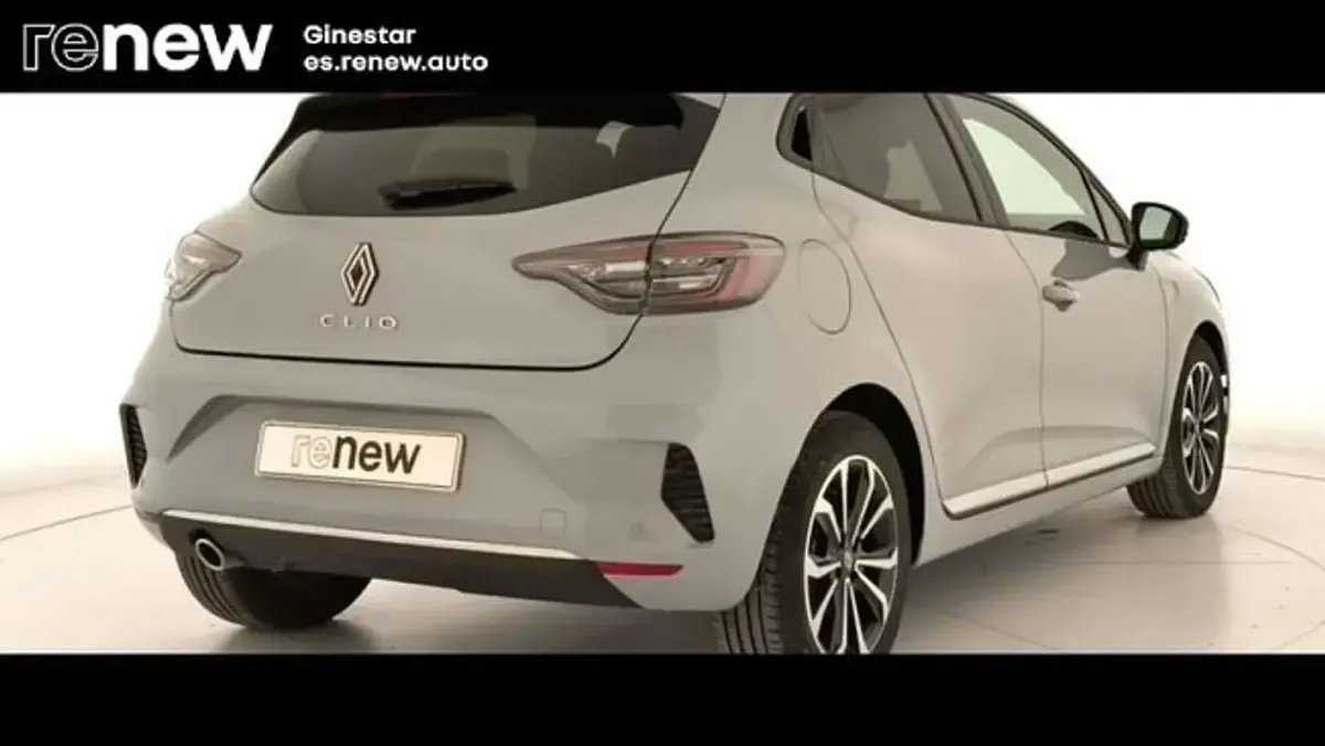 Usado Renault Clio Techno 101 CV (74 kW) 2025 Gris Utilitario