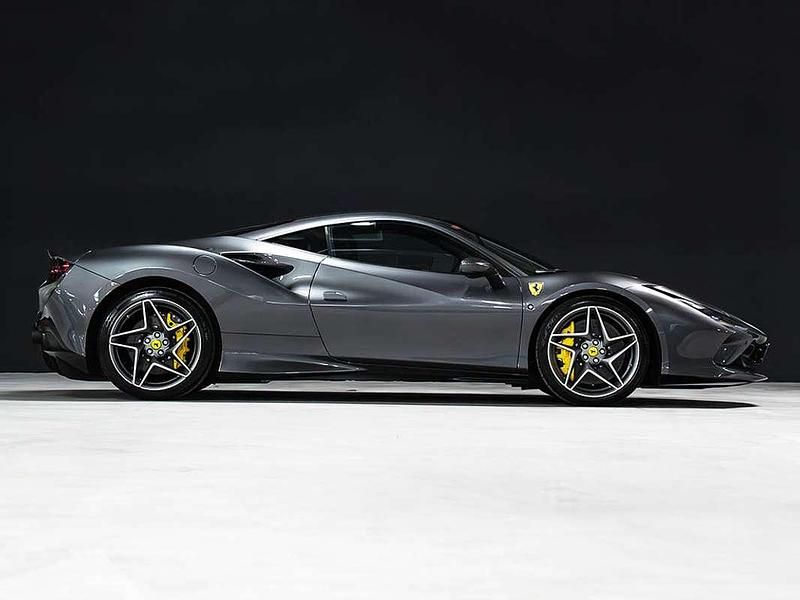 Usado Ferrari F8 721 CV (530 kW) 2020 Gris Coupe