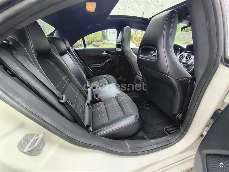 Usado Mercedes CLA200 AMG line 136 CV (100 kW) 2014 Blanco Berlina