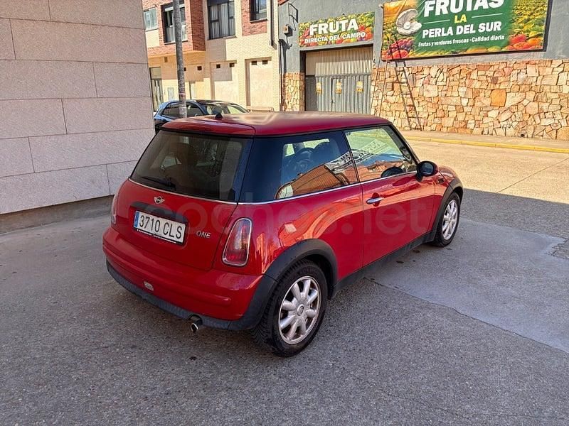 Usado Mini ONE 90 CV (66 kW) 2004 Rojo Utilitario