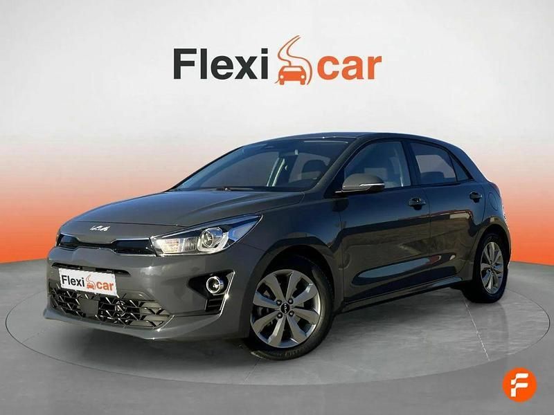 Usado Kia Rio 100 CV (73 kW) 2022 Gris Berlina