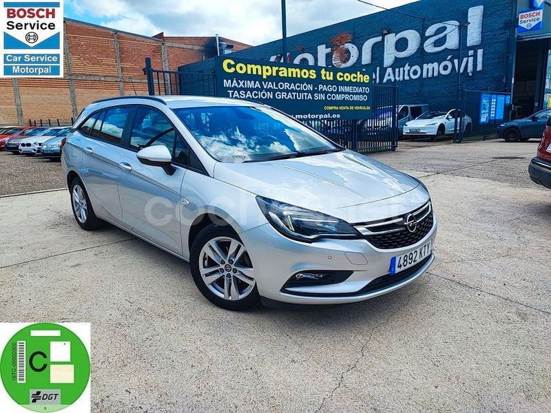Gris / plata Usado 2019 Opel Astra Selective Familiar | 9990 € (Precio justo) - Imagen 1/4