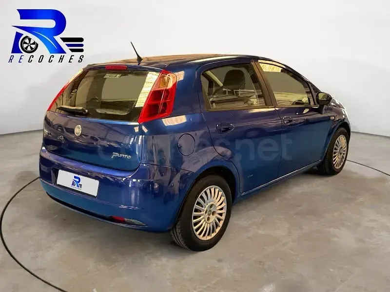 Usado Fiat Grande Punto Active 90 CV (66 kW) 2007 Azul Utilitario