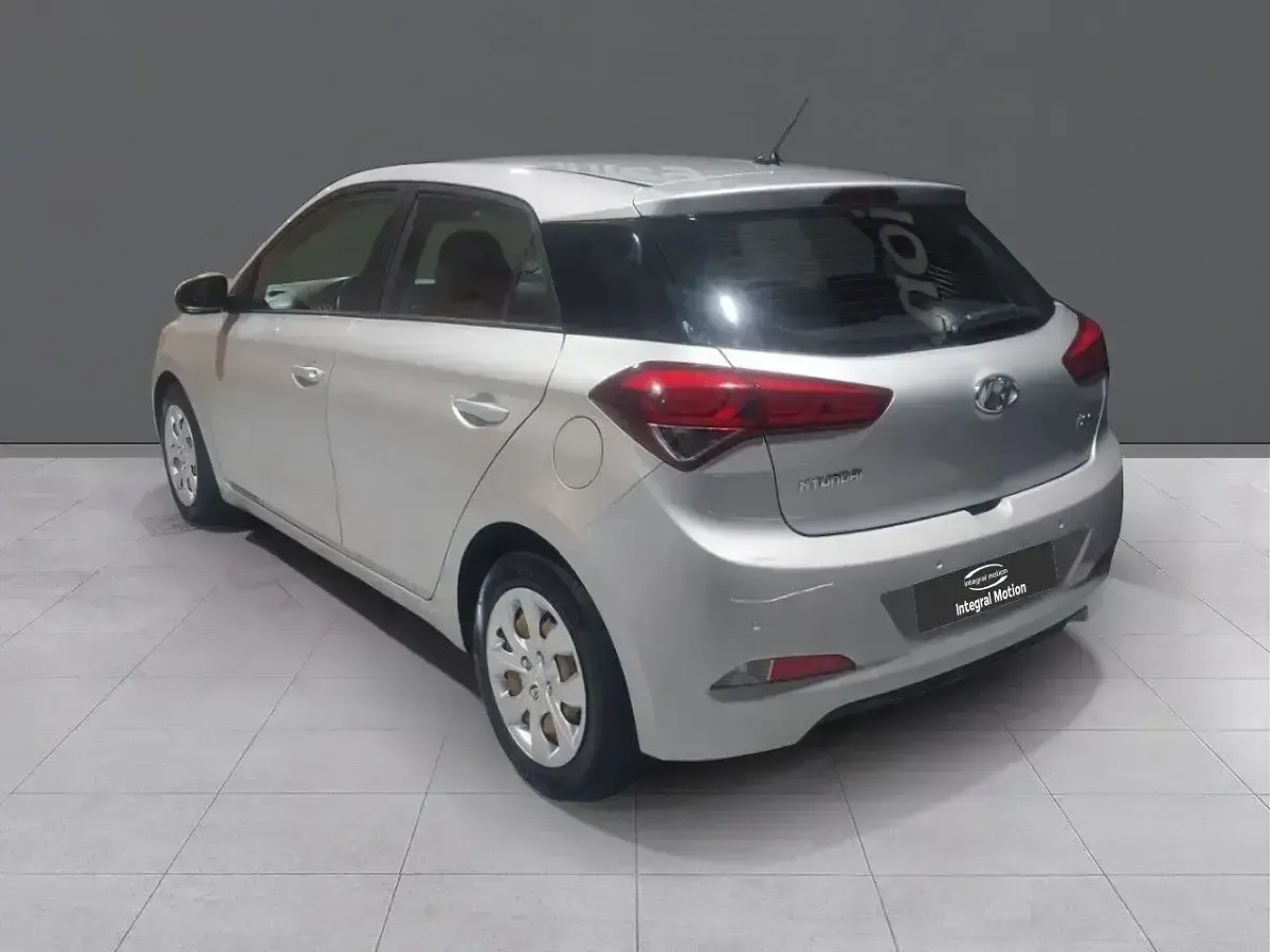 Begagnad Hyundai i20 Style 100 HK (73 kW) 2016 Grå