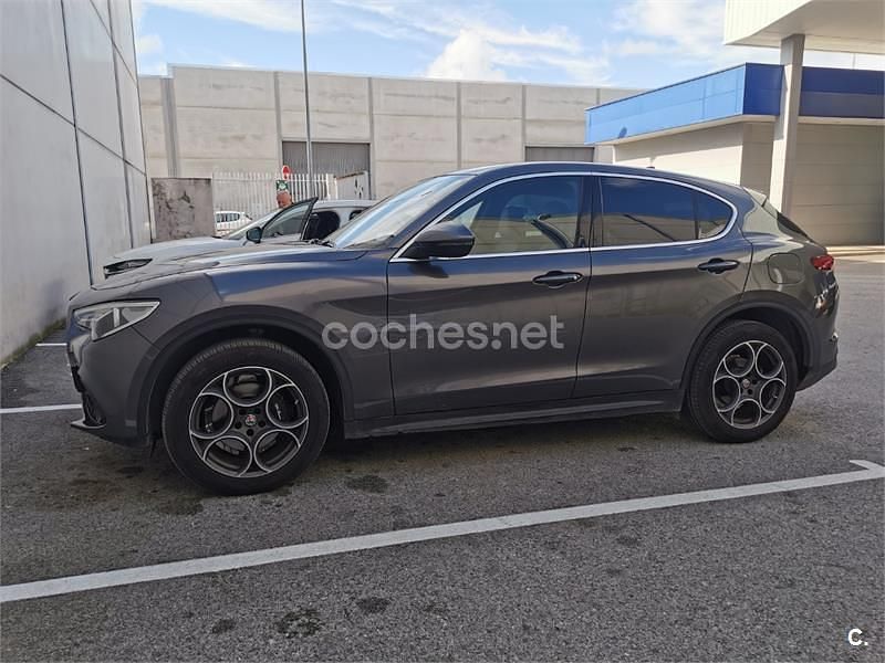 Usado Alfa Romeo Stelvio Veloce 210 CV (154 kW) 2019 Gris / plata SUV
