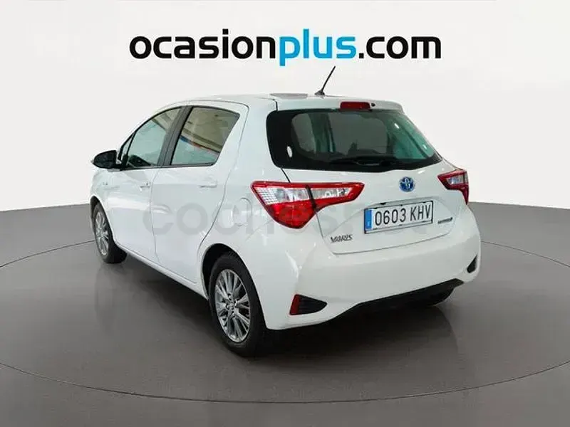 Usado Toyota Yaris Hybrid Active 100 CV (73 kW) 2018 Blanco Berlina
