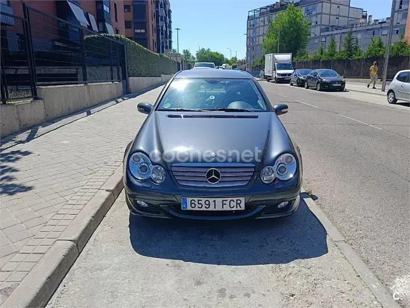 Usado Mercedes C180 Sport Edition 143 CV (105 kW) 2005 Gris / plata Berlina