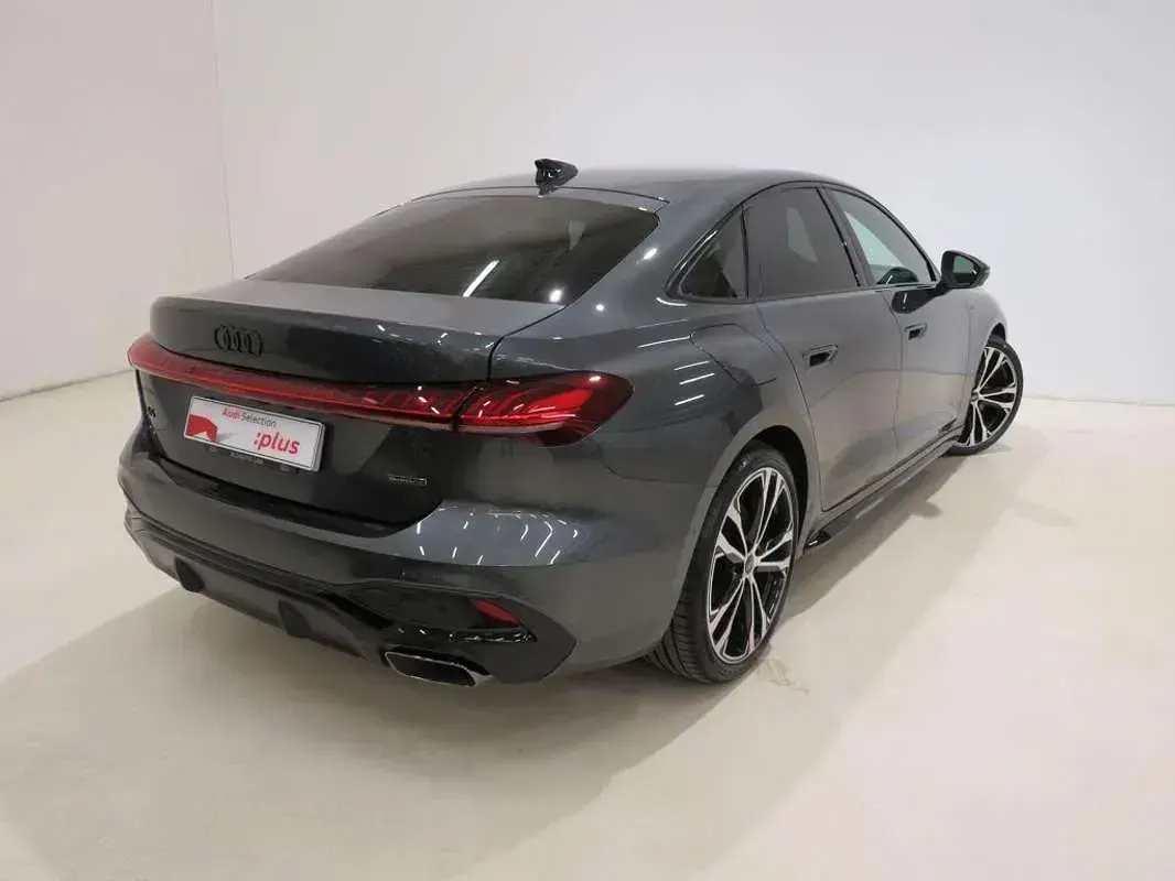Usado Audi A5 204 CV (150 kW) 2025 Gris Berlina