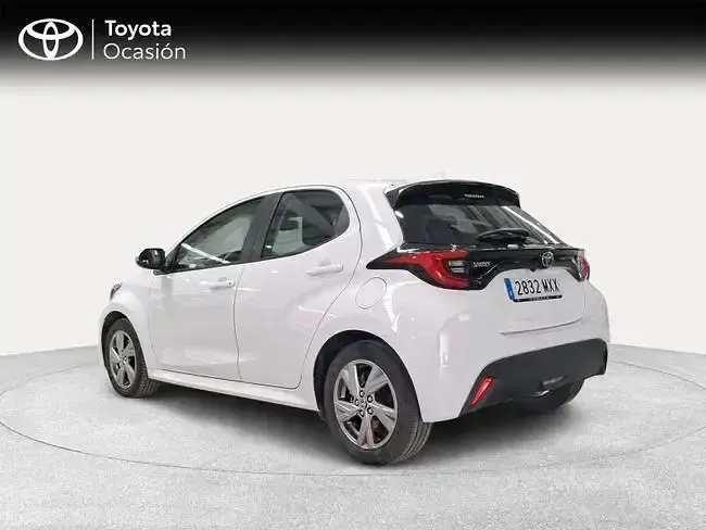 Usado Toyota Yaris Active 116 CV (85 kW) 2025 Blanco Utilitario