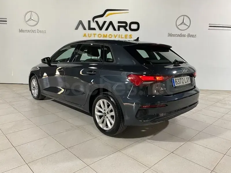 Usado Audi A3 110 CV (80 kW) 2022 Gris / plata Berlina