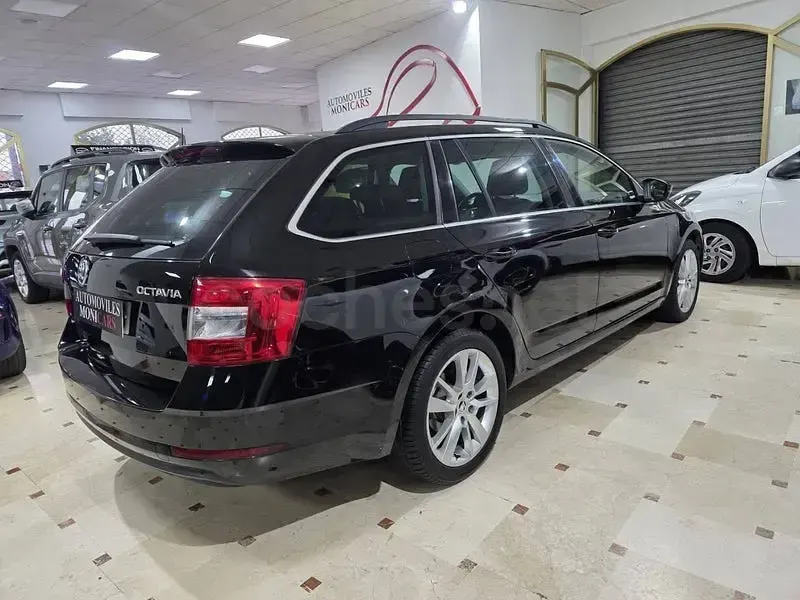 Usado Skoda Octavia GreenLine 110 CV (80 kW) 2017 Negro Familiar