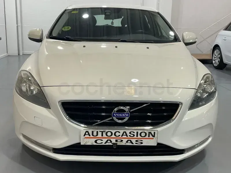 Usado Volvo V40 Momentum 115 CV (84 kW) 2013 Blanco Berlina