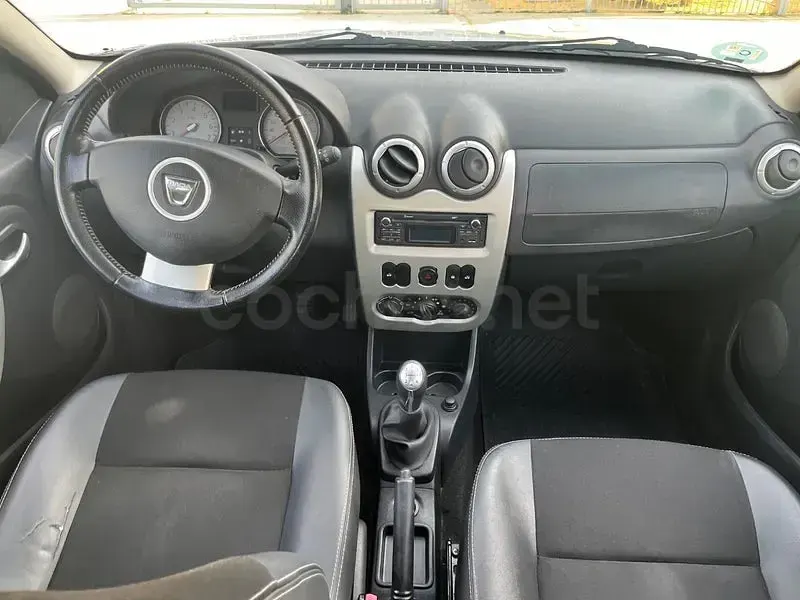 Usado Dacia Sandero Ambiance 75 CV (55 kW) 2012 Gris / plata Berlina