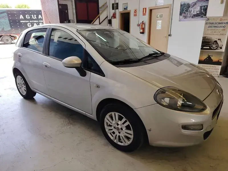 Usado Fiat Punto Easy 69 CV (50 kW) 2013 Gris / plata Utilitario