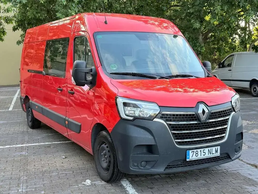 Usado Renault Master 165 CV (121 kW) 2022 Rojo Monovolumen
