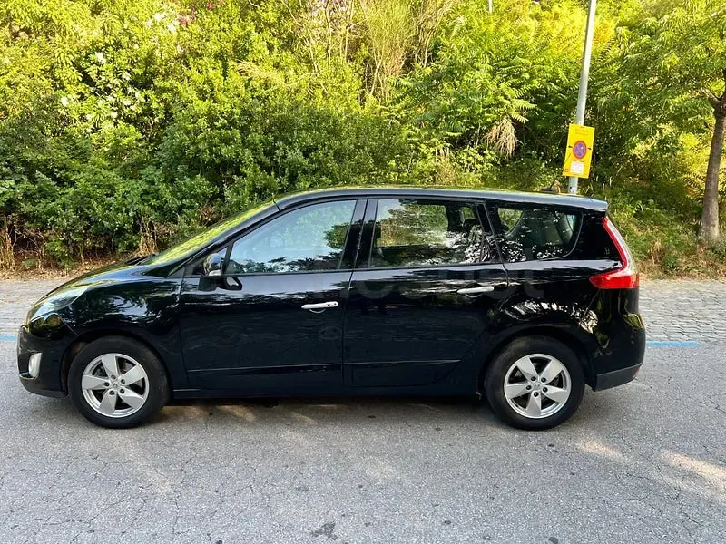 Usado Renault Grand Scénic Dynamique 130 CV (95 kW) 2011 Negro Monovolumen