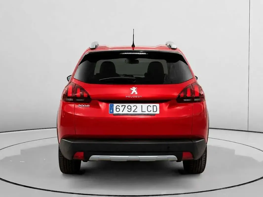 Usado Peugeot 2008 Allure 131 CV (96 kW) 2019 Rojo SUV