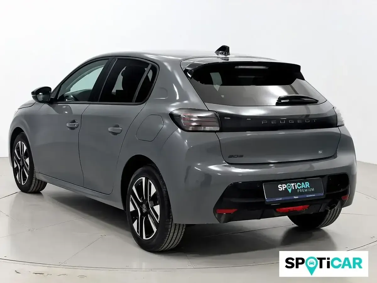 Usado Peugeot 208 Allure 101 CV (74 kW) 2025 Gris Utilitario