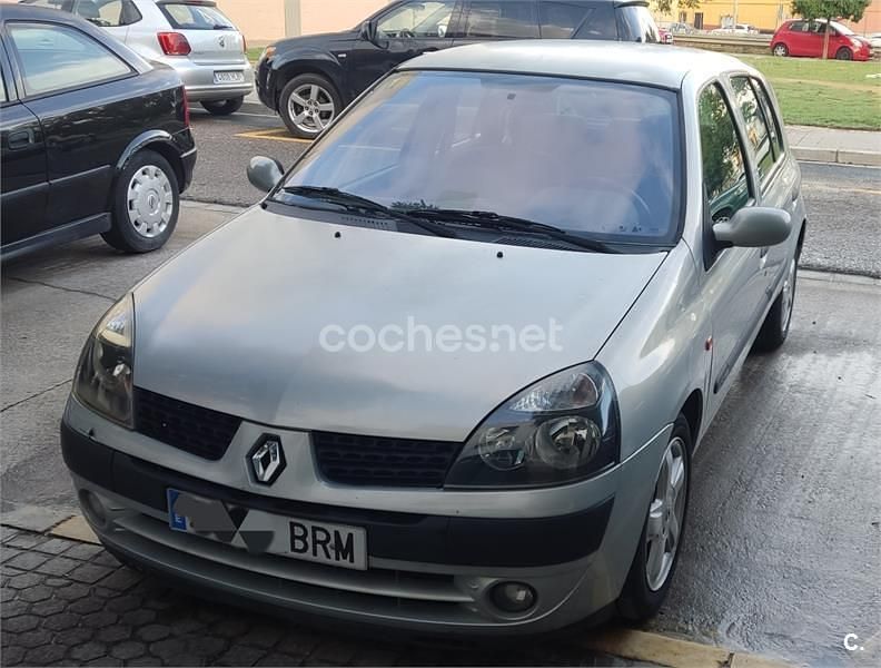 Gris / plata Usado 2001 Renault Clio II Dynamique Berlina | 2700 € (Precio justo) - Imagen 1/4