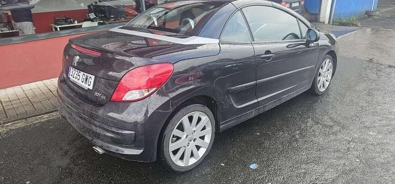 Usado Peugeot 207 CC Sport 109 CV (80 kW) 2010 Negro Descapotable
