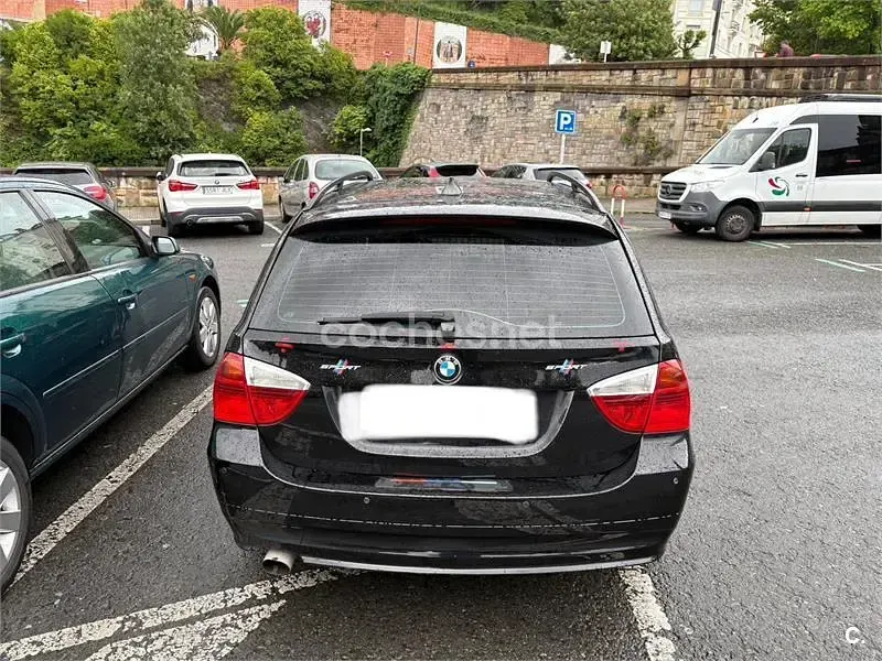 Usado BMW 318 129 CV (94 kW) 2007 Negro Familiar