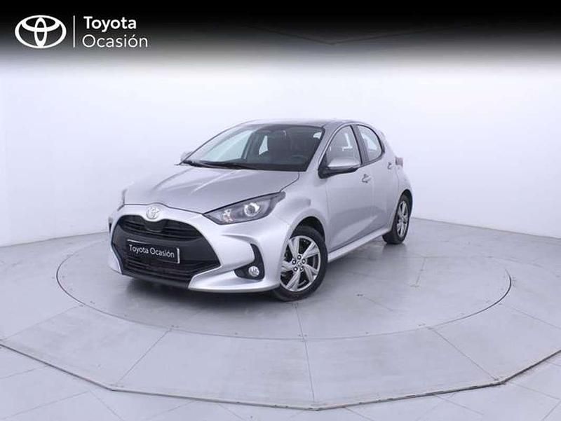 Usado Toyota Yaris Hybrid Active 116 CV (85 kW) 2025 Gris Utilitario