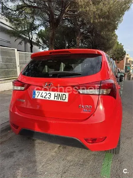 Usado Hyundai ix20 Comfort 115 CV (84 kW) 2012 Rojo Utilitario