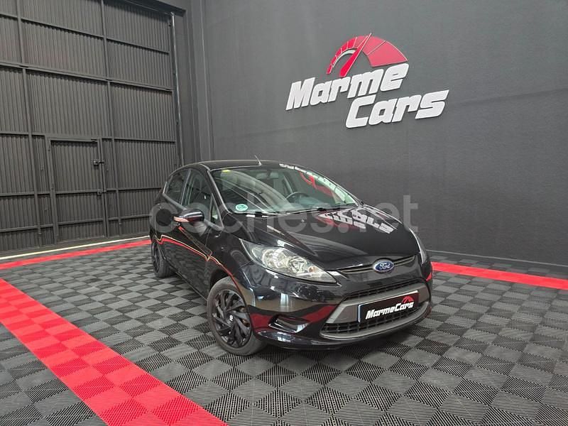 Negro Usado 2012 Ford Fiesta Trend Berlina | 6499 € (Precio justo) - Imagen 1/4