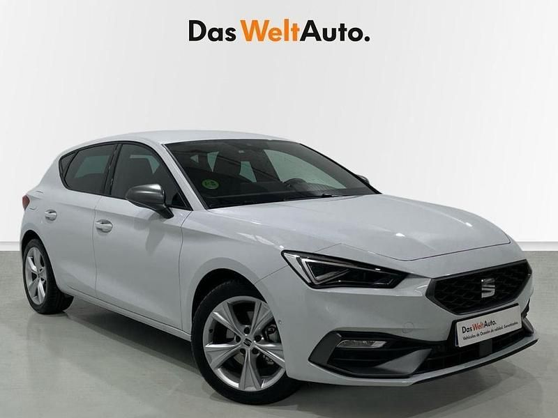 Blanco Usado 2025 Seat Leon FR Berlina | 21.990 € (Precio justo) - Imagen 1/4
