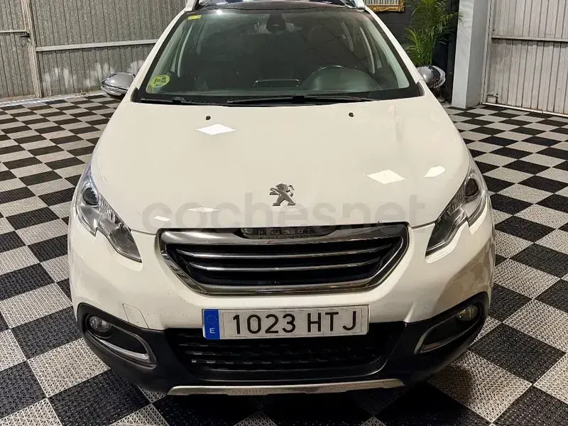Usado Peugeot 2008 Allure 115 CV (84 kW) 2013 Blanco SUV