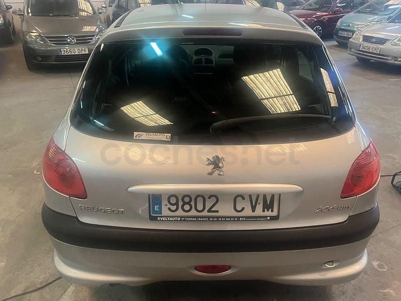 Usado Peugeot 206 70 CV (51 kW) 2004 Gris / plata Berlina