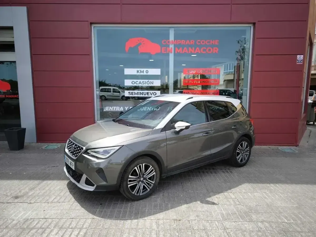 Usado Seat Arona Xperience 110 CV (80 kW) 2023 Gris SUV